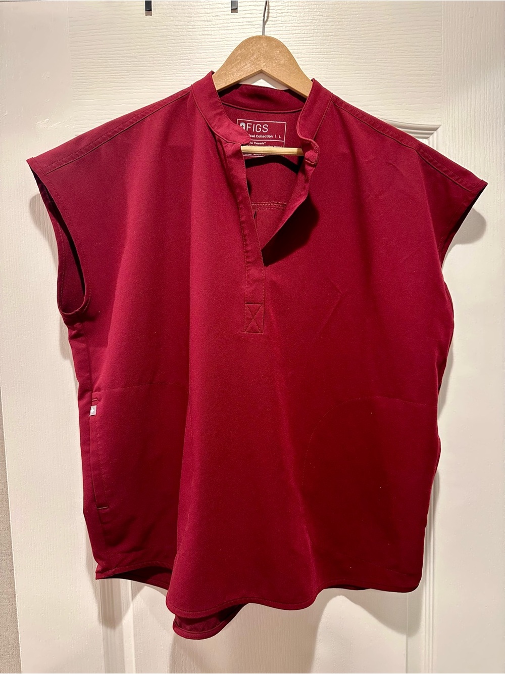 FIGS - Rafaela Oversized Scrub Top in Burgundy - Brand New!